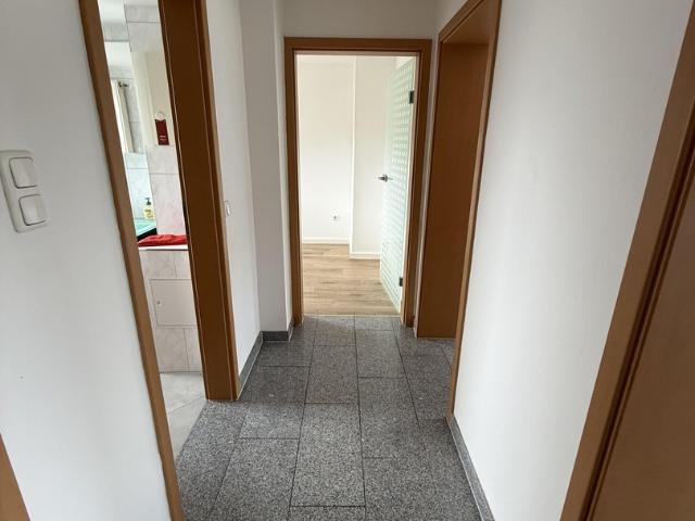 City Dachgeschosswohnung 2 Zimmer,schön hell,frisch renoviert,Garage,ab sofort