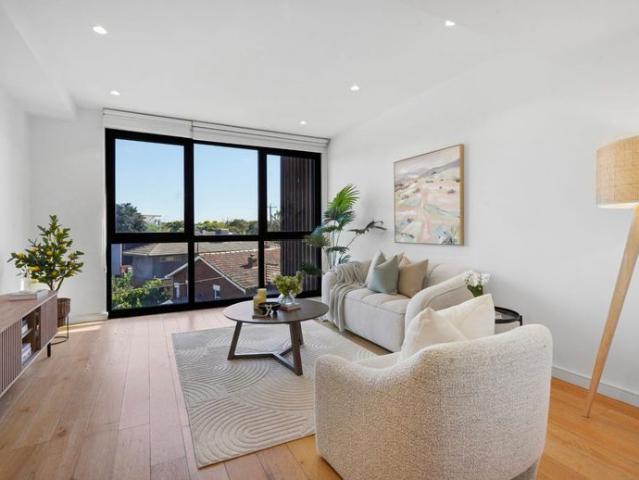 City Edge Sanctuary with Rooftop Views – Furnished
