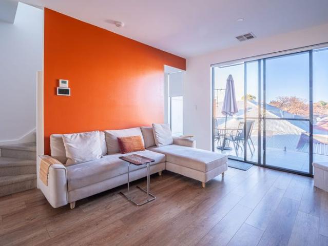 City edge property location, convenience and excellent condition