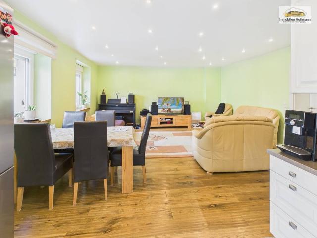 City Familien aufgepasst: 4 Zimmer im Altbau, neuwertig saniert Balkon & Gartennutzung in Aschaffenburg