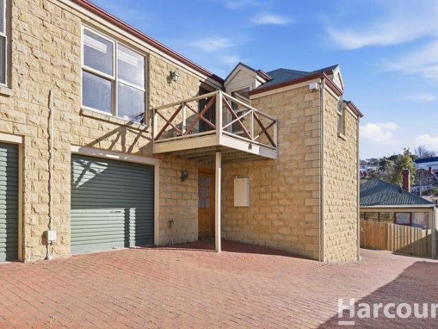 City fringe townhouse with sunny aspect and views