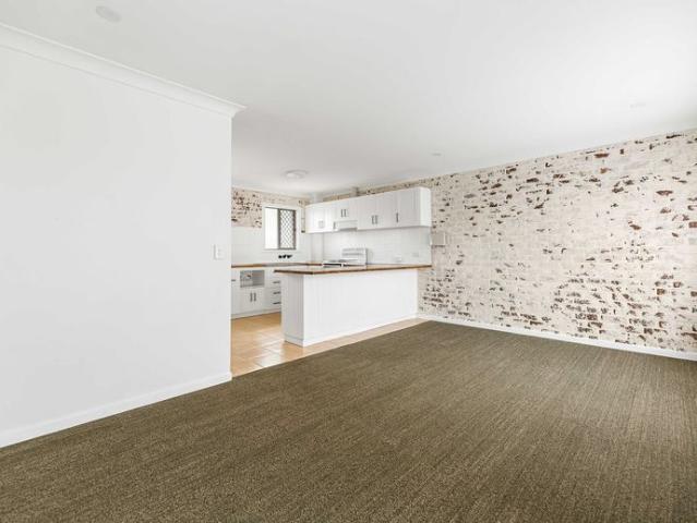 City fringe Apartment walking distance to Laurel Bank Park