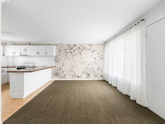 City fringe Apartment walking distance to Laurel Bank Park