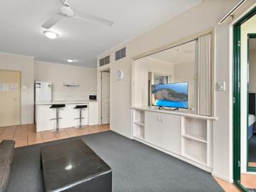 CITY FRINGE APARTMENT TROPIC TOWERS