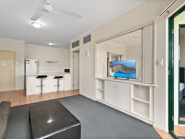 CITY FRINGE APARTMENT TROPIC TOWERS
