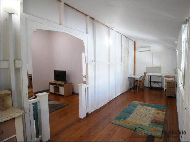 City fringe furnished Queenslander