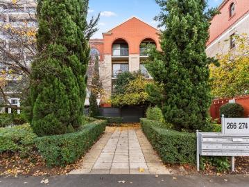 City Fringe Living Beside the Parklands