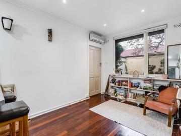 City Fringe Living in a Leafy Hackney Location