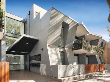 City fringe living with the bonus of a car space