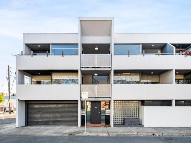 City fringe living with everything close by