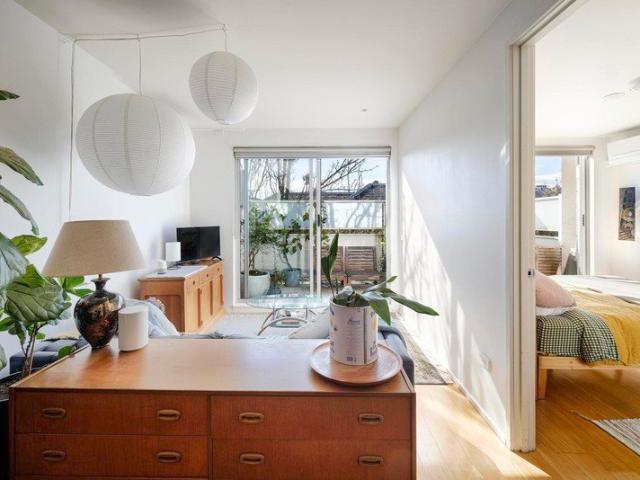 City fringe living with extra room