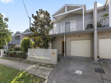 City fringe, low maintenance living