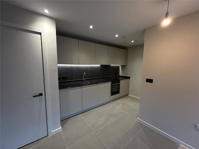 City Gardens, Spinners Way, Manchester M15, 2 bed flat to rent, £1,300 pcm | PrimeLocation