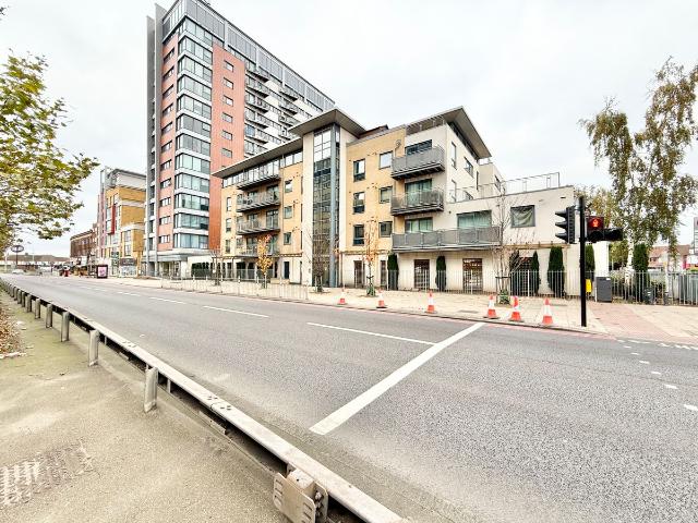 City Gate House, Eastern Avenue, Ilford IG2, 2 bed flat to rent, £2,000 pcm | PrimeLocation