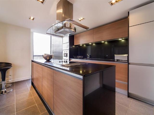 City Island Way, London, E14 2 bed property to rent £3,600 pcm £831 pw