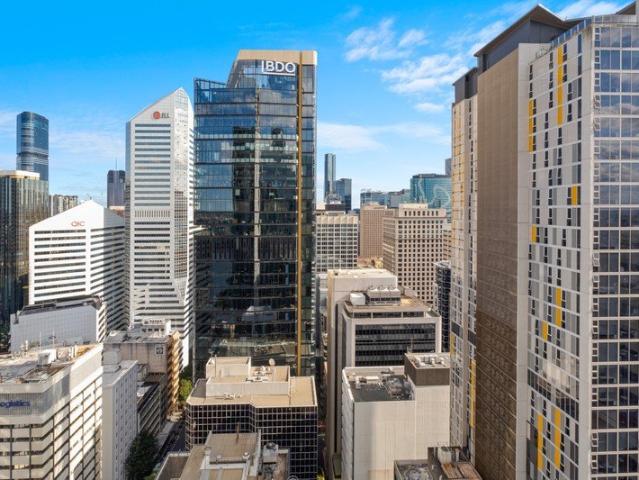 City Lights, Mountain Sunsets Your 34th Floor Retreat