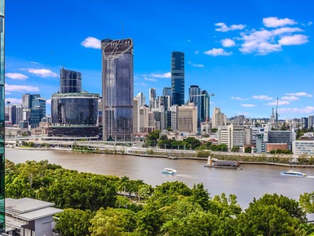 CITY LIGHTS & RIVER VIEWS ONE BEDROOM + STUDY