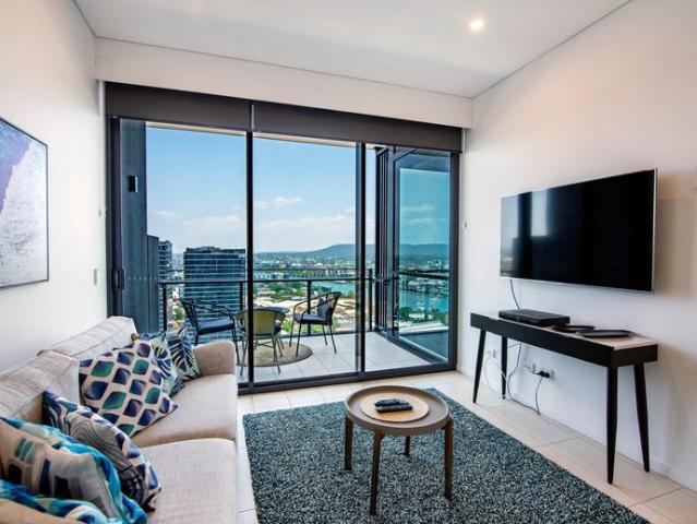 City Living With A View From Level 23! One bedroom + 1 study room