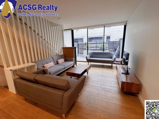City living with an Urban lifestylewithin walking distance to University, RPA and Sydney CBD. Three bedrooms split levels with furniture