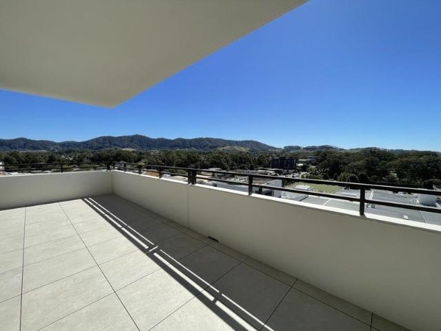 CITY LIVING WITH STUNNING MOUNTAIN OUTLOOKS