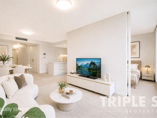 CITY LIVING IN THE HEART OF KING STREET WHARF