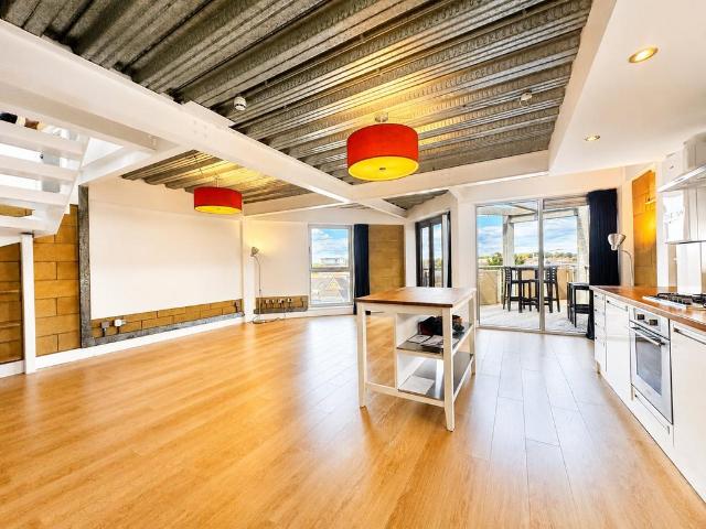 City Lofts, Cardiff CF24 2 bed apartment to rent £1,650 pcm £381 pw