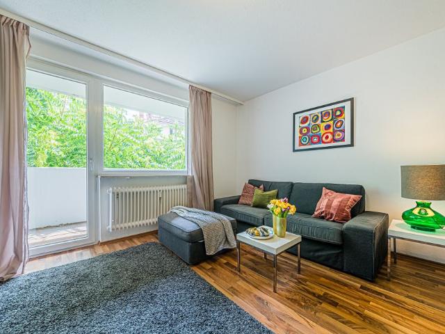 City Residence: Westend: Modernes Apartment mit separatem Schlafzimmer