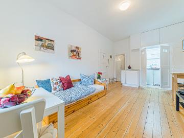 City Residence: Westend: Nettes 1 Zimmer Apartment im 4. Stock