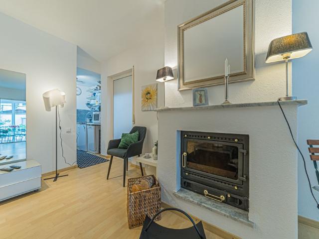 City Residence: Westend: Großzügige schöne 2 Zimmer Wohnung mit Wintergarten und Garten