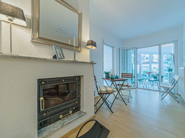 City Residence: Westend: Großzügige schöne 2 Zimmer Wohnung mit Wintergarten und Garten