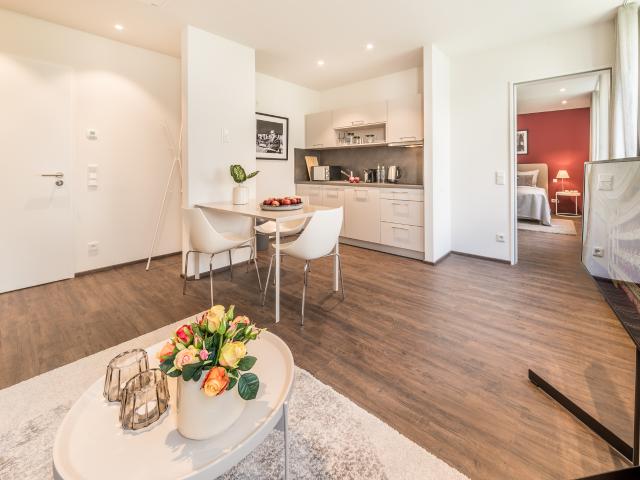 City Residence: Westend: High end apartment with separate bedroom in a prime location – euhabitat