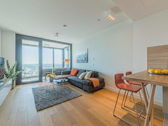 City Residence: Wohnen im 27. High End Wohnung in spektakulärem Wohnturm