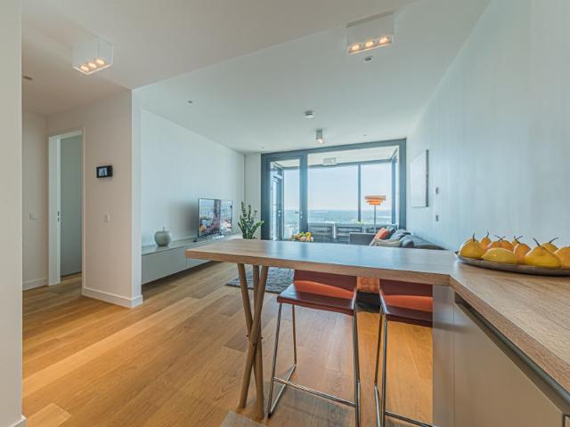 City Residence: Wohnen im 27. High End Wohnung in spektakulärem Wohnturm