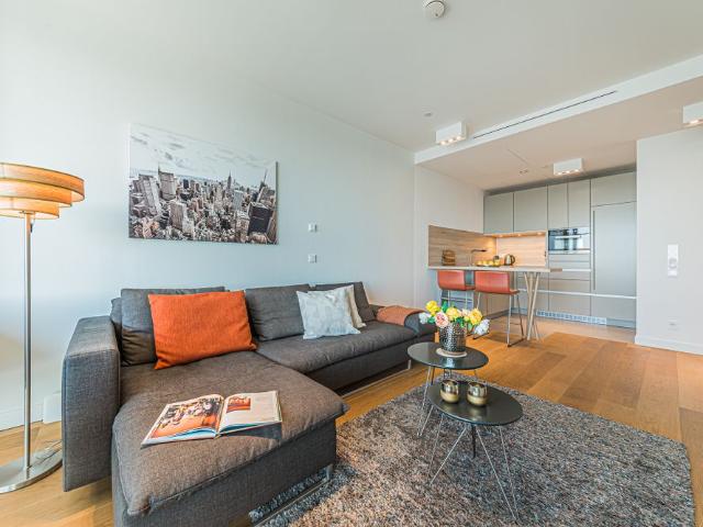 City Residence: Wohnen im 27. High End Wohnung in spektakulärem Wohnturm