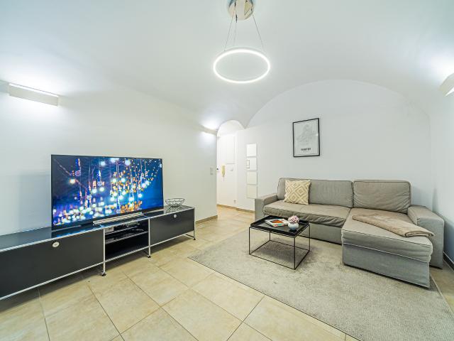 City Residence: Appartement lumineux au sous sol avec de hauts plafonds dans un excellent emplacement à Westend – euhabitat