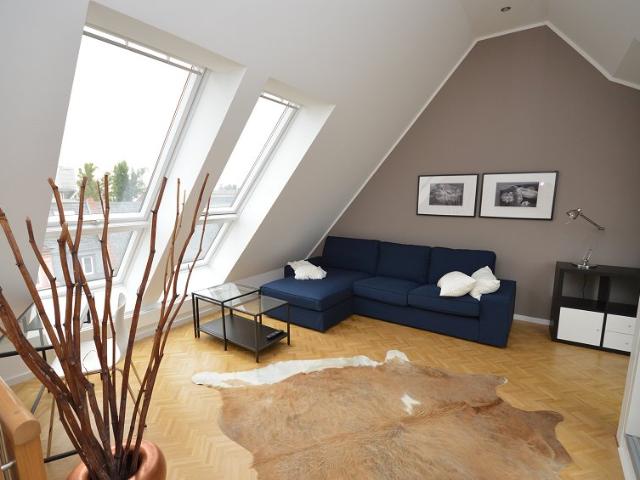 City Residence: At Schweizer Platz: Top floor maisonette with a balcony – euhabitat