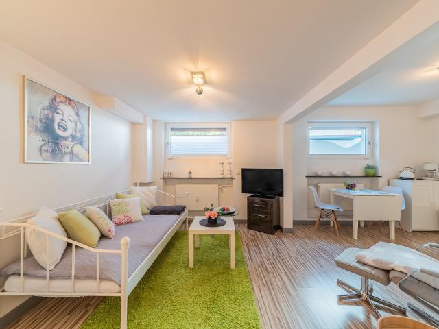 City Residence: Beautiful 1 room basement apartment in a quiet location near Nidda – euhabitat