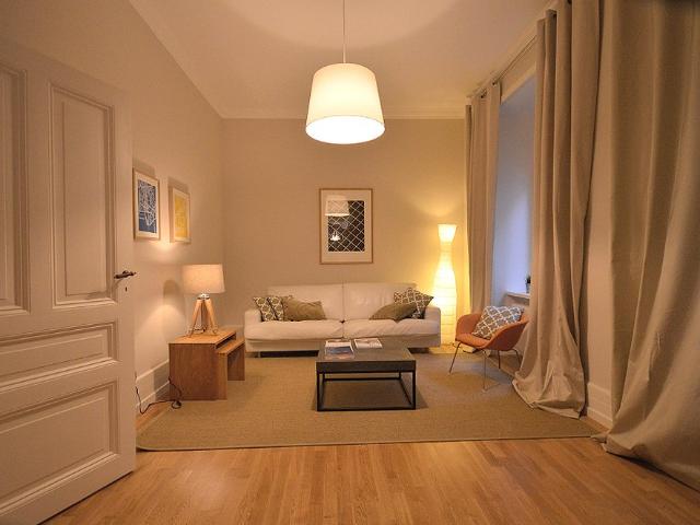 City Residence: Beautiful 4 room apartment in an older building, with a small garden and terrace. – euhabitat