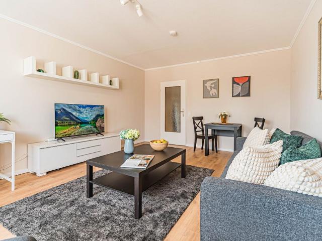 City Residence: Bestes Westend: Moderne Wohnung mit 2 Schlafzimmern und Balkon