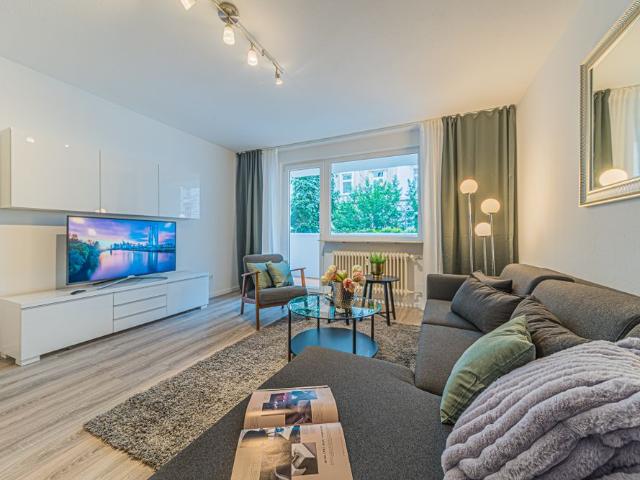 City Residence: Bestes Westend: Moderne Wohnung mit 2 Schlafzimmern und Balkon