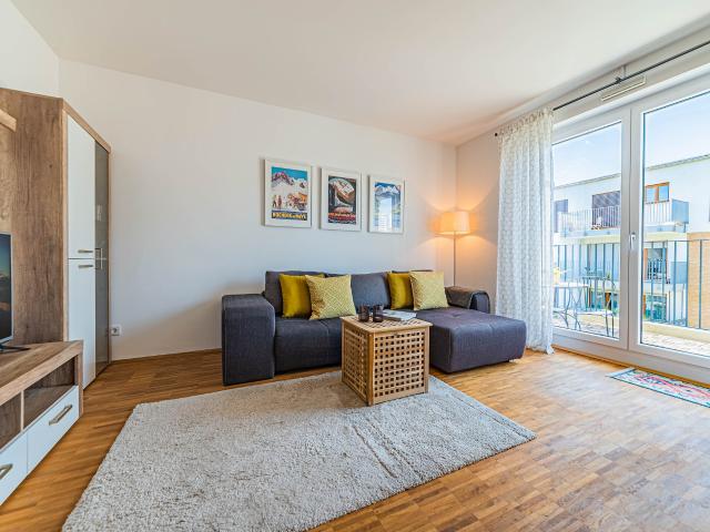 City Residence: Bright modern 2 room apartment with underground parking space and balcony – euhabitat