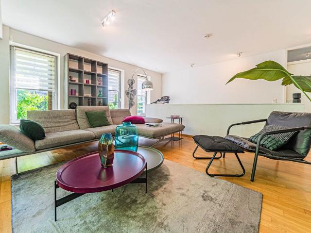 City Residence: Direkt am Main: Außergewöhnliche Luxus Maisonette Wohnung mit Terrasse