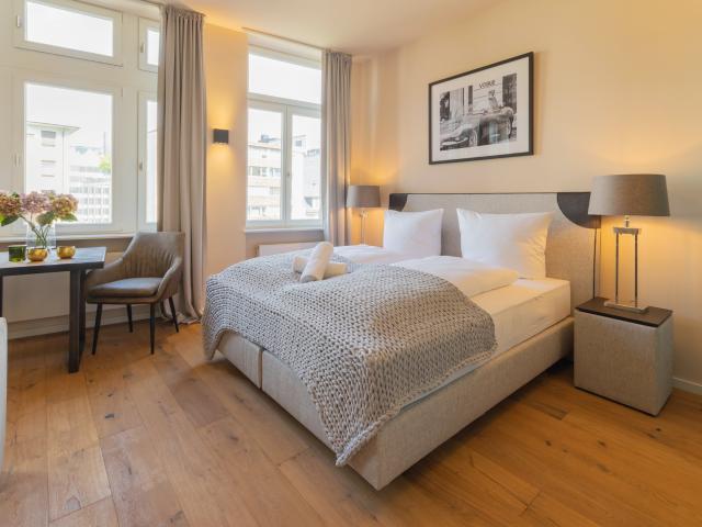 City Residence: Downtown Frankfurt: Chic apartment in boutique hotel style – euhabitat