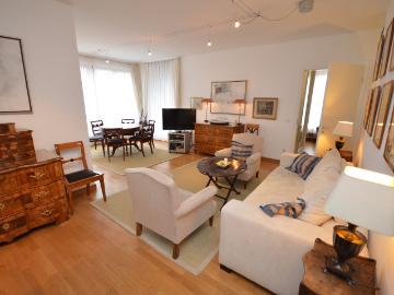 City Residence: Elegant French style furnished apartment with a balcony – euhabitat