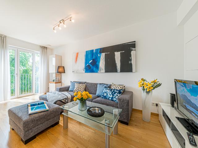 City Residence: Elegant 2 room apartment with balcony – euhabitat