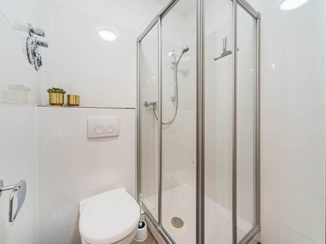City Residence: Elegantes und helles Apartment mit Balkon