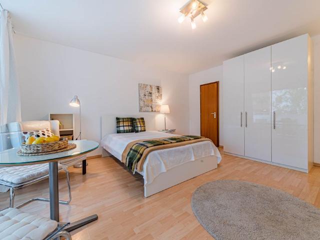 City Residence: Elegantes und helles Apartment mit Balkon