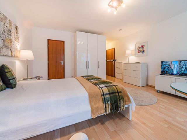 City Residence: Elegantes und helles Apartment mit Balkon