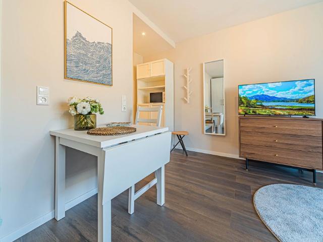 City Residence: Erstbezug nach Sanierung und Neumöblierung: Modern eingerichtete Wohnung in toller Nordendlage