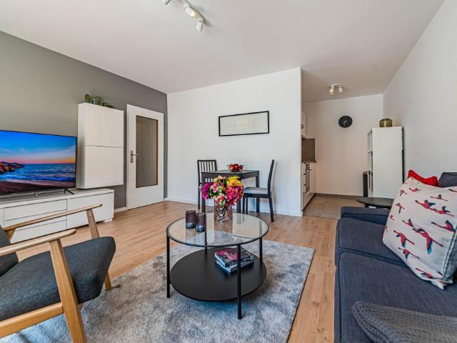 City Residence: Erstbezug: Schick möblierte Wohnung mit Skylineblick in schöner Westendlage